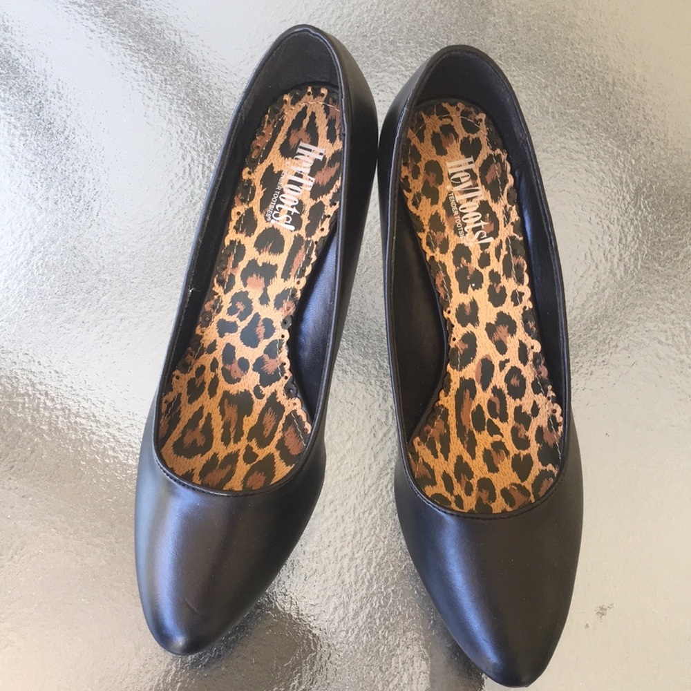 Black Pumps.